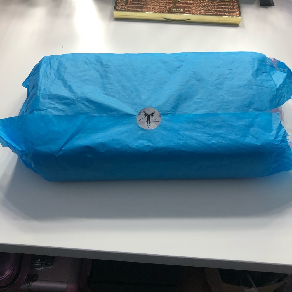 Brand New Jeffree Star Blue Blood Palette